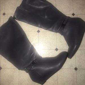 Size 7, worn twice, color grey